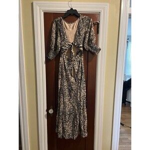 Ladies used beige/black polka dot dress. Size Small Long sleeves. V-neck